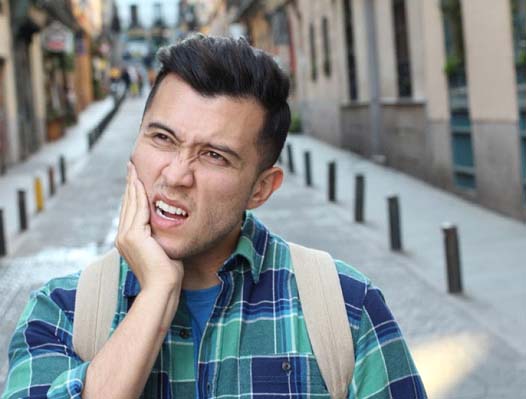 Man with toothache has questions for his Phoenix emergency dentist